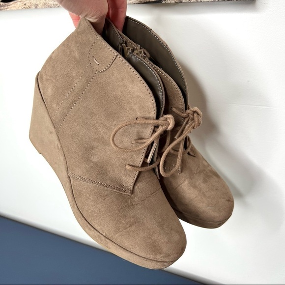 Merona Tan Brown Faux Suede Lace-Up Wedge High Heel Ankle Boot Size 8 - Picture 15 of 16